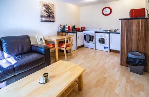 Forres Apartamento | 5 Varis Apartments