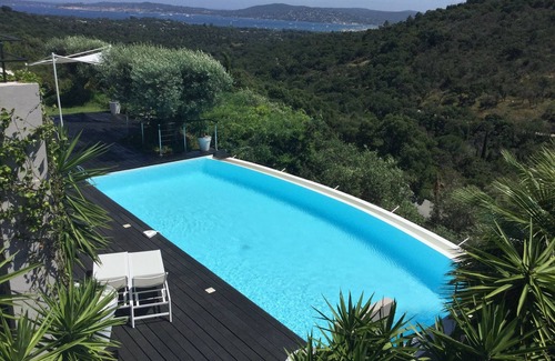 Grimaud Villa | Oferta especial Septiembre Contemporary House - Vista al mar, piscina climatizada