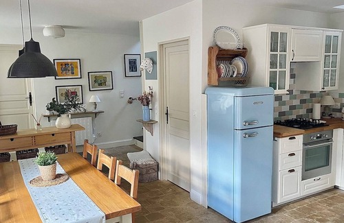 Dinan Agglomeration Cabaña | 50 metres from the quay - a rare gem in the heart of Dinan harbour - parking lot