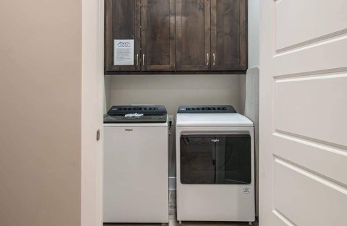 Ivins Casa | O-50| Resort Home! Private Hot Tub * Resort Pool * 2 Family Rms