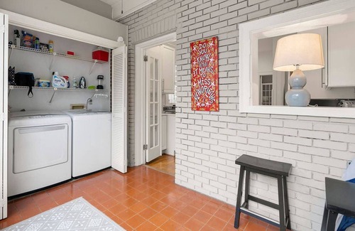 Atkins Park Casa | WALKABLE to drinks, dining, & entertainment. Family & Pet Friendly fenced yard w/ PRIVATE POOL.
