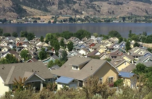 Oroville Casa | Cabaña familiar estilo años 50 en el complejo privado Lake Osoyoos- tiene capacidad para 12