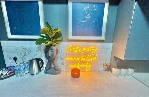 West Cliff Apartamento | Apartamento-Romántico-Baño Privado-Vista al Jardín
