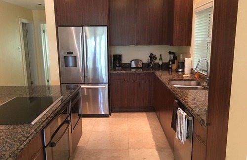 Cotton Ground Condominio | 50 yardas de la playa, estas actualizaciones te hacen sentir como en casa