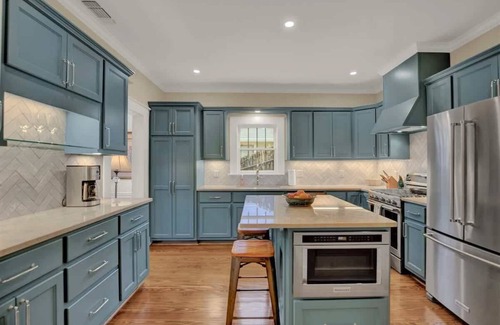 Fredericksburg Cabaña | Charming Craftsman Home! - 2 BLKS from Main St!