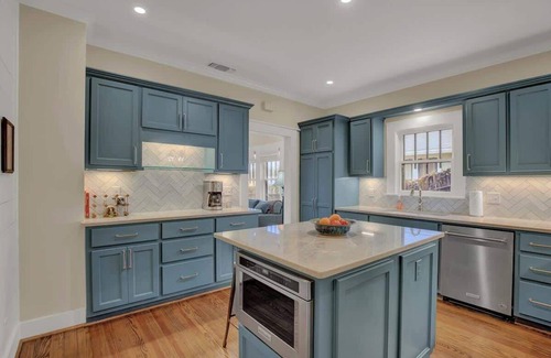Fredericksburg Cabaña | Charming Craftsman Home! - 2 BLKS from Main St!