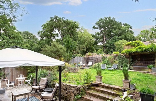 Maidstone Cabaña | 500 yr old Cottage with historic park at the gate