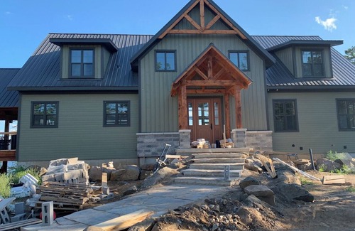 Calabogie Chalet De Esquí | 5000 sq ft luxury vacation home with 6 bedrooms 7 bathroom.