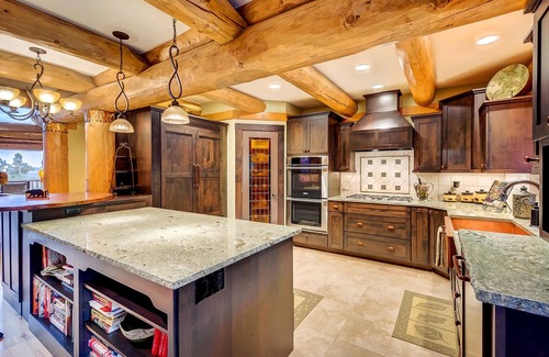 Black Hawk Cabina | 5500 pies cuadrados de lujo en casa de montaña Denver, dorado, de hoja perenne, esquí 6 Bds HOT TUB!