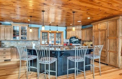 Moultonborough Casa | 5000 Square Foot Winnipesaukee Luxury Home For 14 With 455 Feet of Waterfront