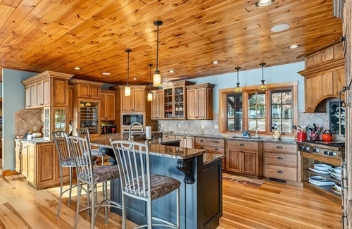 Moultonborough Casa | 5000 Square Foot Winnipesaukee Luxury Home For 14 With 455 Feet of Waterfront