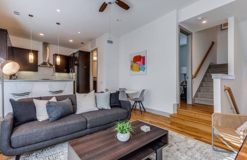 Knox - Henderson Casa | 5017 Manett · Knox Henderson Townhome wi · Knox Henderson Townhome with Roof Top Deck!