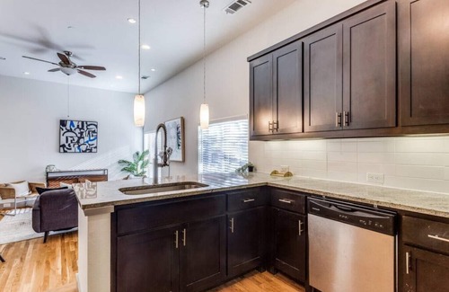 Knox - Henderson Casa | 5017 Manett · Knox Henderson Townhome wi · Knox Henderson Townhome with Roof Top Deck!