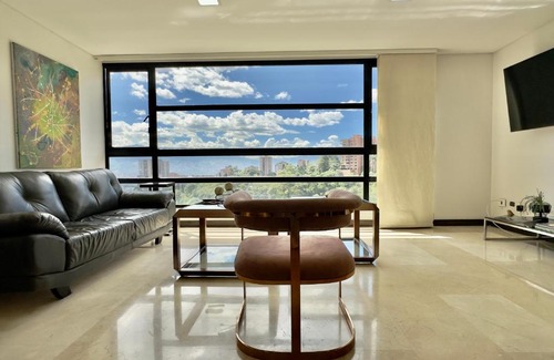 El Castillo Apartamento | 502 in El Poblado hills modern & spacious
