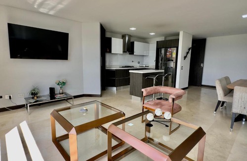 El Castillo Apartamento | 502 in El Poblado hills modern & spacious
