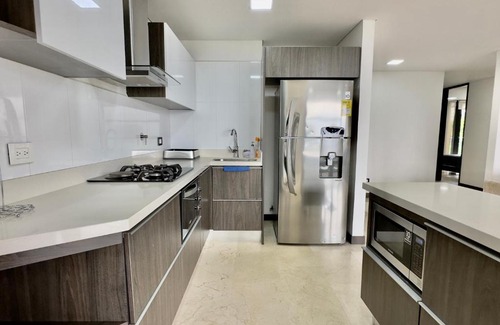 El Castillo Apartamento | 502 in El Poblado hills modern & spacious