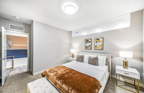 Gateway District Apartamento | 506- 2BR unit with Olympic Pool & Steam Access in Downtown Playhouse Square
