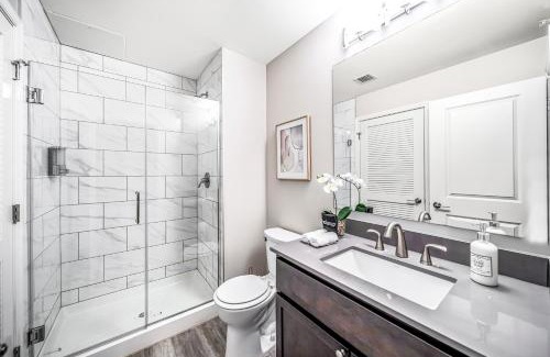 Gateway District Apartamento | 506- 2BR unit with Olympic Pool & Steam Access in Downtown Playhouse Square