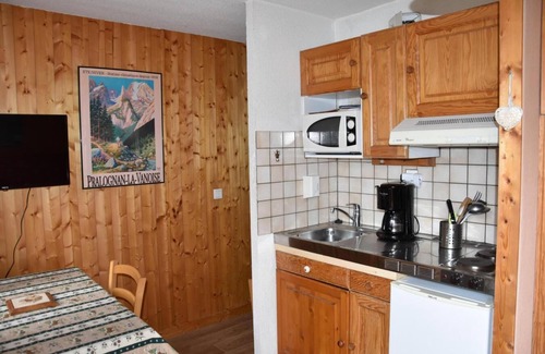 Pralognan-la-Vanoise Apartamento | 50m from resort center, 5th floor, balcony, tv, ski locker, 19m², Pralognan-la-Vanoise