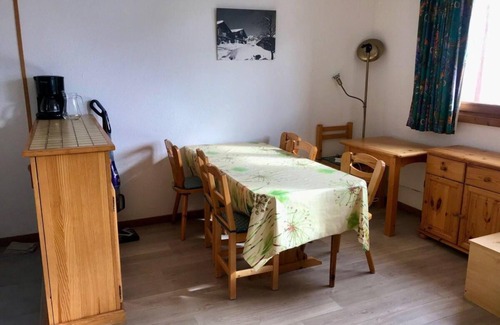 Vallandry Apartamento | 50m del centro estación, 2.o piso, vista estación, balcón, tv, local para esquís, 35m²
