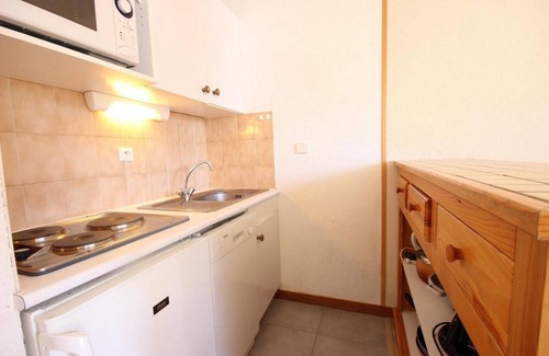Vallandry Apartamento | 50m del centro estación, 2.o piso, vista estación, balcón, tv, local para esquís, 35m²