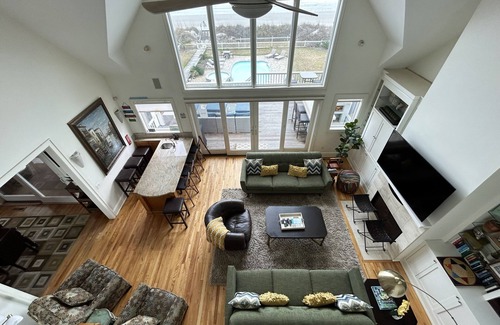 Isle of Palms Casa | 510 Ocean Blvd-Oceanfront, Pet friendly,Private Pool, Elevator,Screened Porch