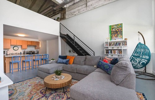 Otterbien Home Apartamento | 5103 Peters · New Industrial Loft on Lebanon Bike Trail !!