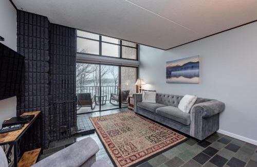 Thayerville Casa | 510G Two Bedroom One Bath