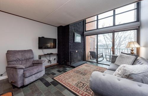 Thayerville Casa | 510G Two Bedroom One Bath