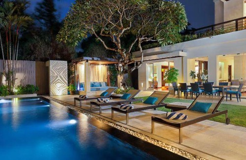 Jimbaran Bay Hotel | 516 m² Hotel ∙ 3 habitaciones ∙ 6 huéspedes