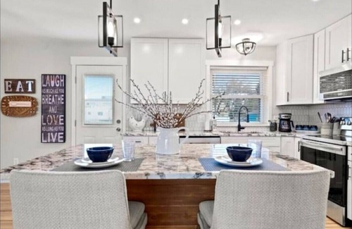 Monument Casa | 52 Front St · HOT TUB! Amazing Mountain views! Newly Remodeled