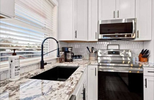 Monument Casa | 52 Front St · HOT TUB! Amazing Mountain views! Newly Remodeled