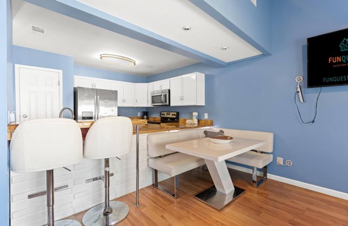 Biltmore Beach Casa | 5218 Beach Dr C