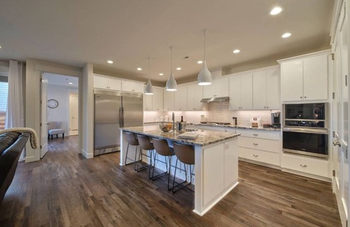 Woodland Casa | 526 Alquiler de viviendas nuevo, de lujo, privado y accesible para personas con discapacidad según la ADA - 3 minutos de la I-5