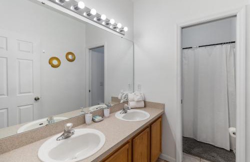 Sunset Ridge Casa | 53 Pool Home Located In Sunset Ridge Community!