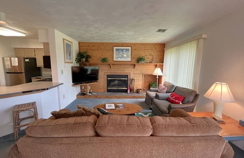 Hidden Valley Apartamento | ☀️ Pool Days, Mountain Plays & Pet-Friendly Stays in the Laurel Highlands 🏞️