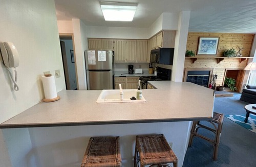 Hidden Valley Apartamento | ☀️ Pool Days, Mountain Plays & Pet-Friendly Stays in the Laurel Highlands 🏞️