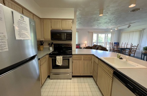 Hidden Valley Apartamento | ☀️ Pool Days, Mountain Plays & Pet-Friendly Stays in the Laurel Highlands 🏞️