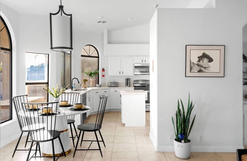Arabian Crest Casa | 5335 E. Grovers Avenue