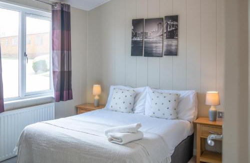 Mullacott Casa | 54 Meadow View Lodge - 3 Bed-Sleeps 6-TJS54MV