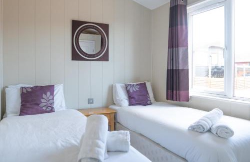 Mullacott Casa | 54 Meadow View Lodge - 3 Bed-Sleeps 6-TJS54MV