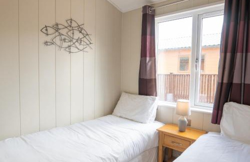 Mullacott Casa | 54 Meadow View Lodge - 3 Bed-Sleeps 6-TJS54MV
