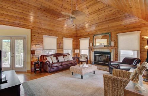 Pelican Bay Casa | 54 Pelican Bay by AvantStay Steps from Beach Community Pool