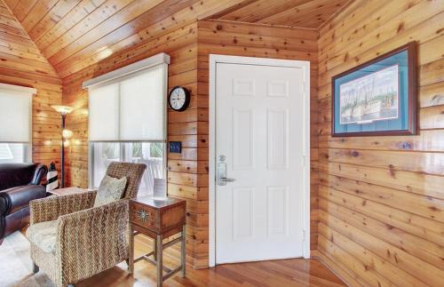 Pelican Bay Casa | 54 Pelican Bay by AvantStay Steps from Beach Community Pool