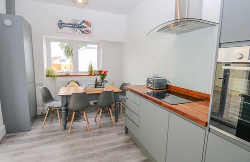 Burry Port Cabaña | 54 PENCOED ROAD, pet friendly, with hot tub in Burry Port