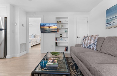 Naples Park Apartamento | 541 SeaScape Cottage · Walk2Beach