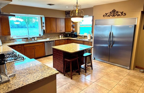 Weston Casa | 55 Acre Ranch casa con un estanque lleno de 20 acres!