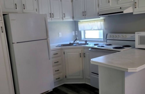 Waynesville Cabaña | 55+ ID REQUIRED 30 days minimum