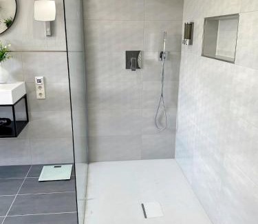 Geisenkopf Apartamento | 55 qm Apartment mit Whirlpool Saarbrücker Uni Nähe