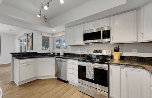 Cottonwood Casa | 55+ Sun Lakes Special. Newly Remodeled. Amenities Galore!